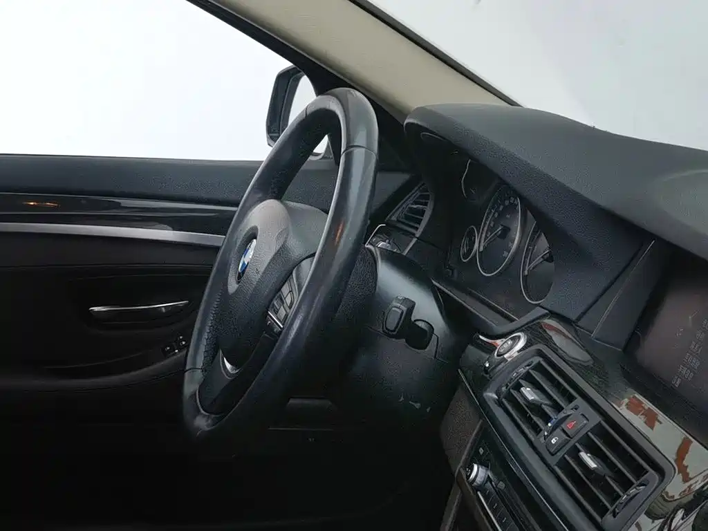 BMW 5 Series 2015 — фото 22