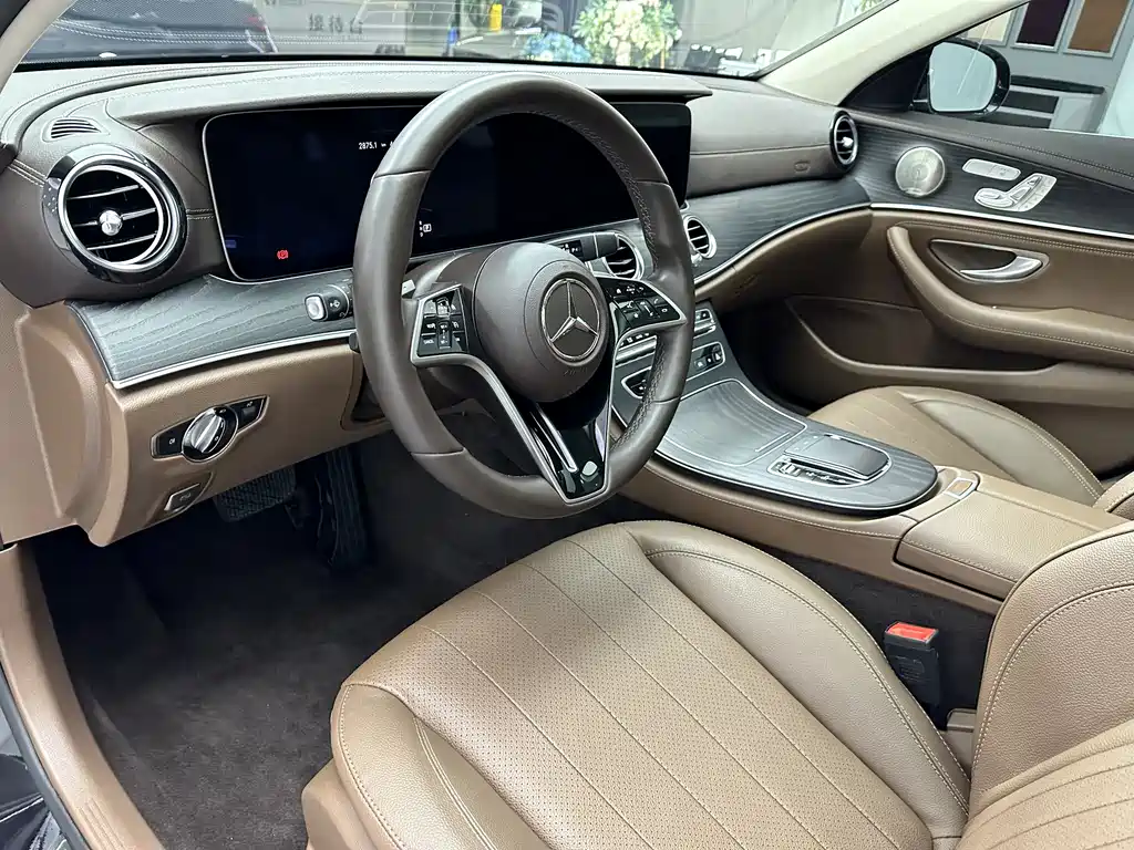 Mercedes-Benz E-Class 2023 — фото 12