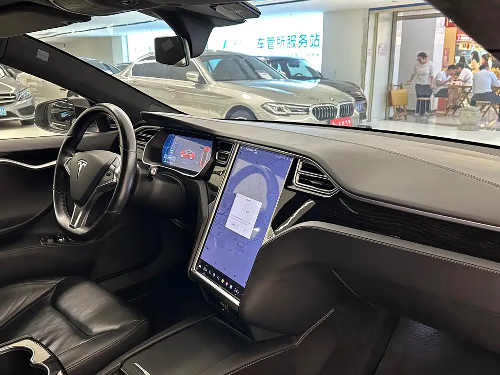 Tesla Model S 2017 — фото 12