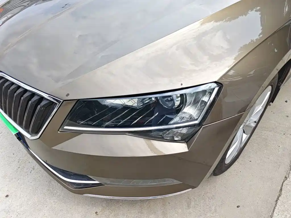 Skoda Superb 2017 — фото 24