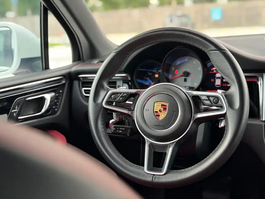 Porsche Macan 2020 — фото 13