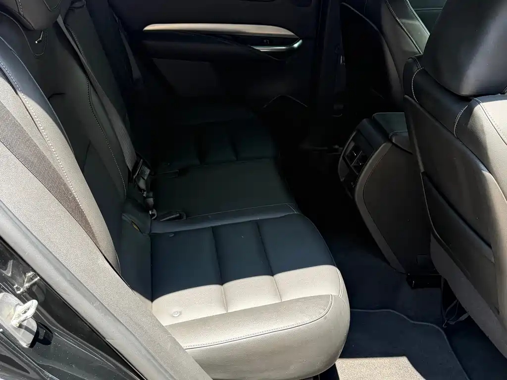 Cadillac XT4 2019 — фото 12