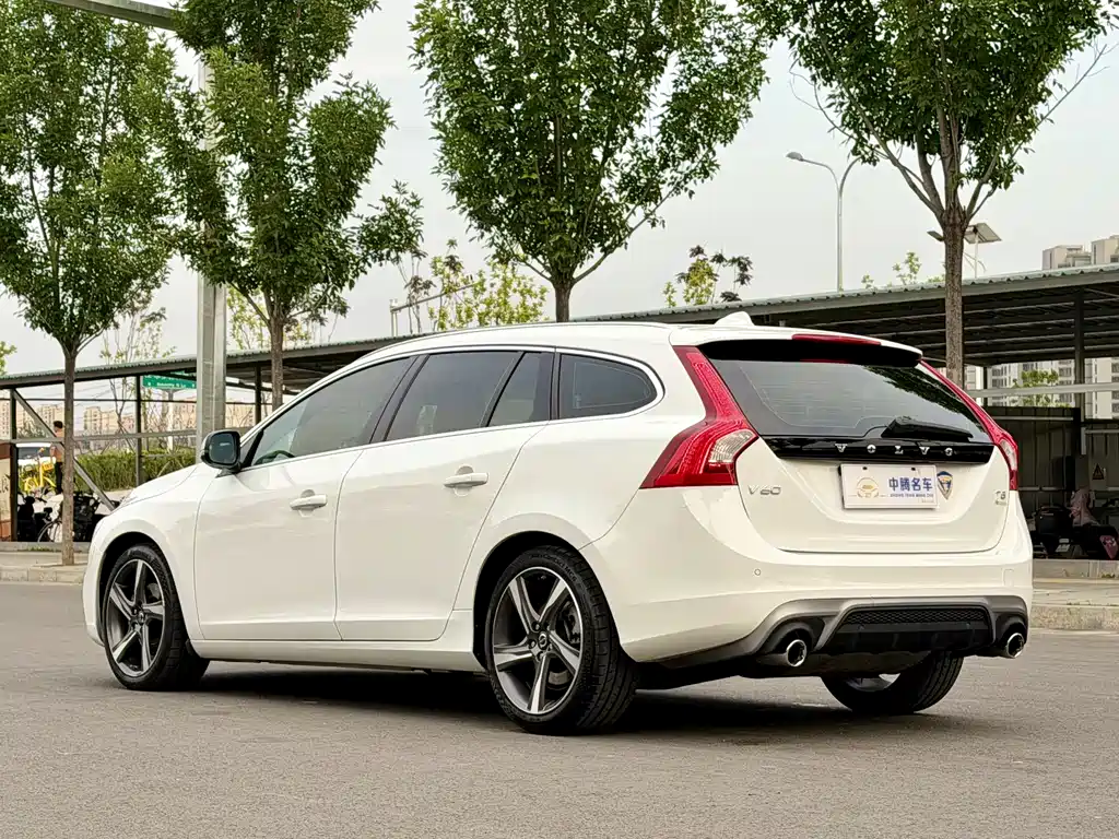 Volvo V60 2014 — фото 30