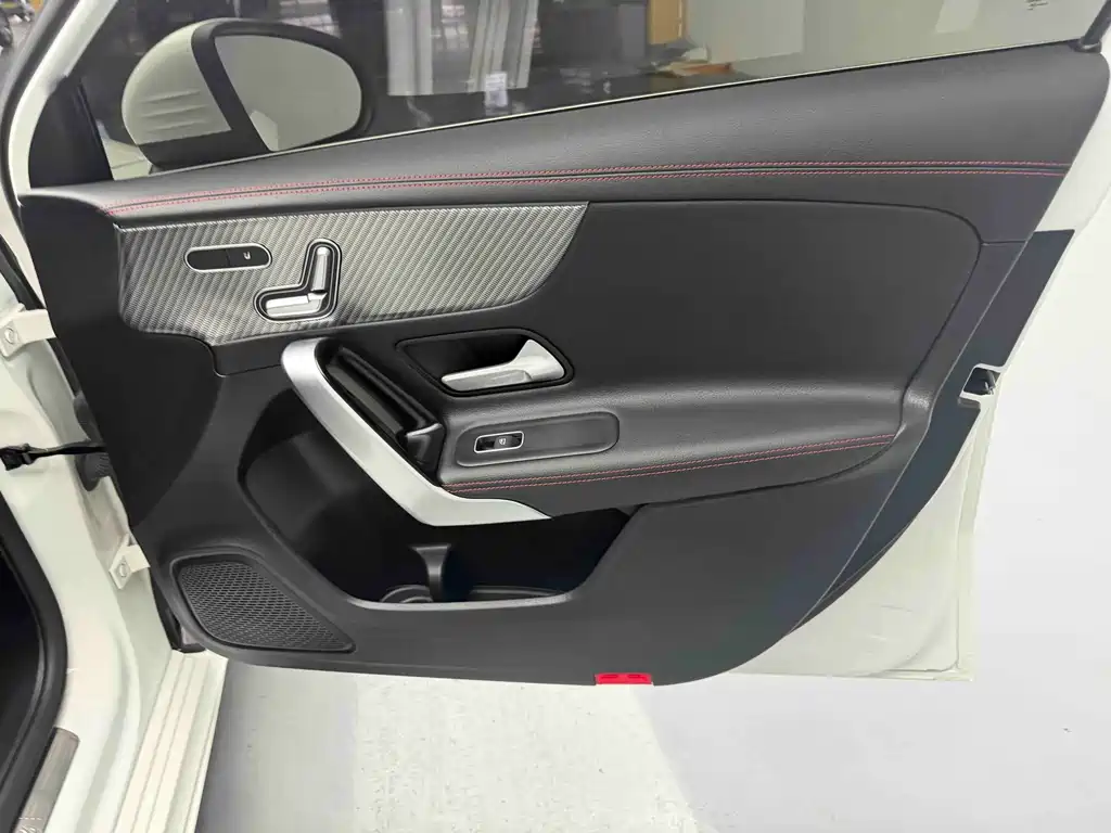 Mercedes-Benz A-Class 2024 — фото 18