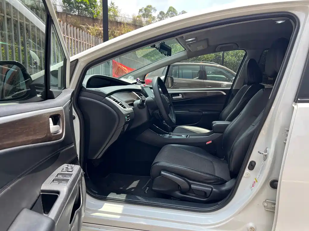 Honda Jade 2017 — фото 10