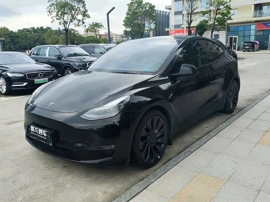 Tesla Model Y 2024