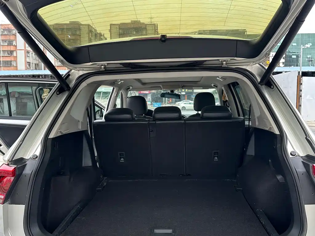Volkswagen Tiguan L 2017 — фото 12