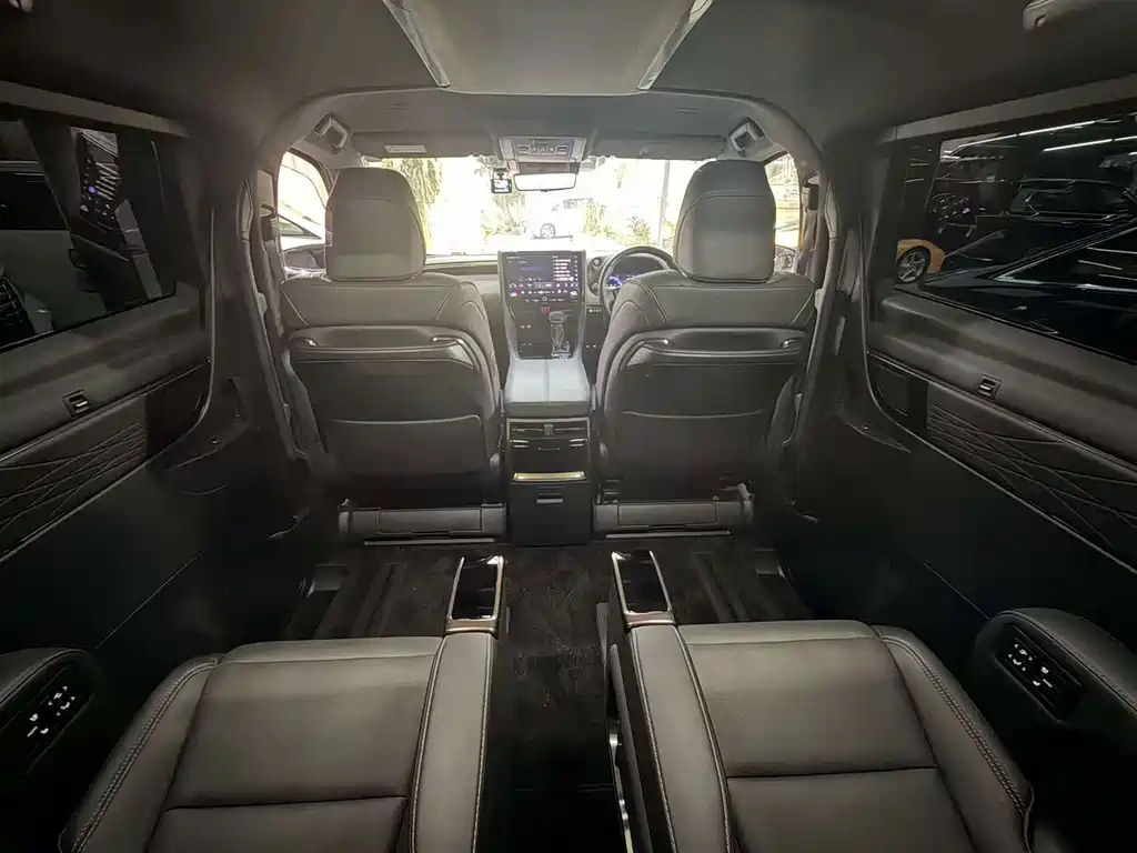 Toyota Alphard 2024 — фото 7