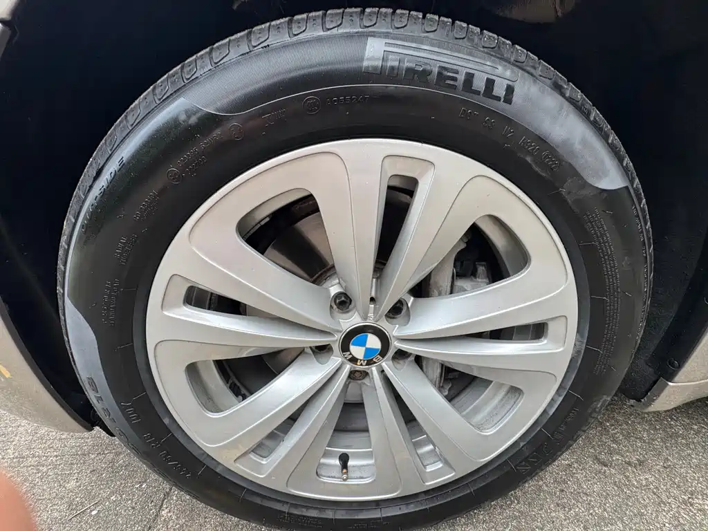 BMW 7 Series 2011 — фото 20
