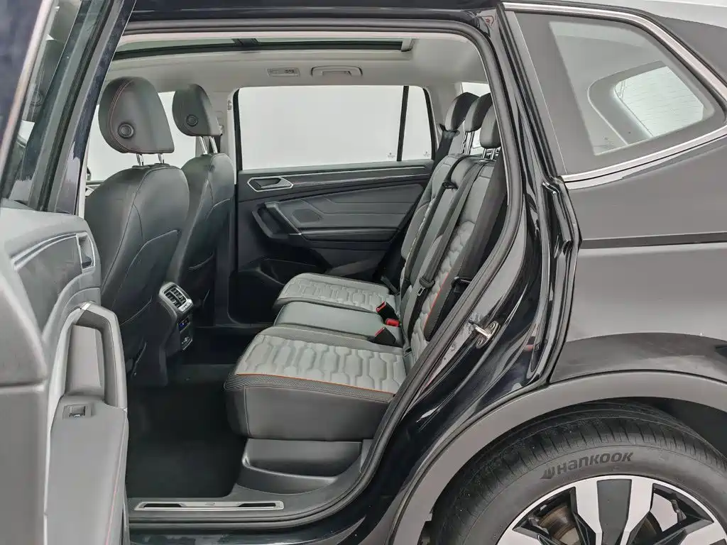 Volkswagen Tiguan L 2023 — фото 15