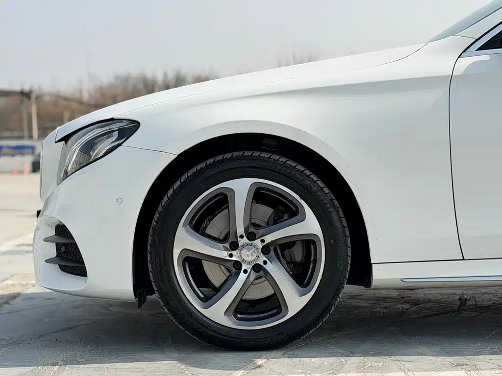 Mercedes-Benz E-Class 2017 — фото 31