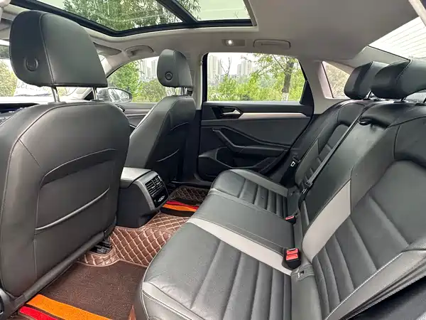 Volkswagen Sagitar 2021