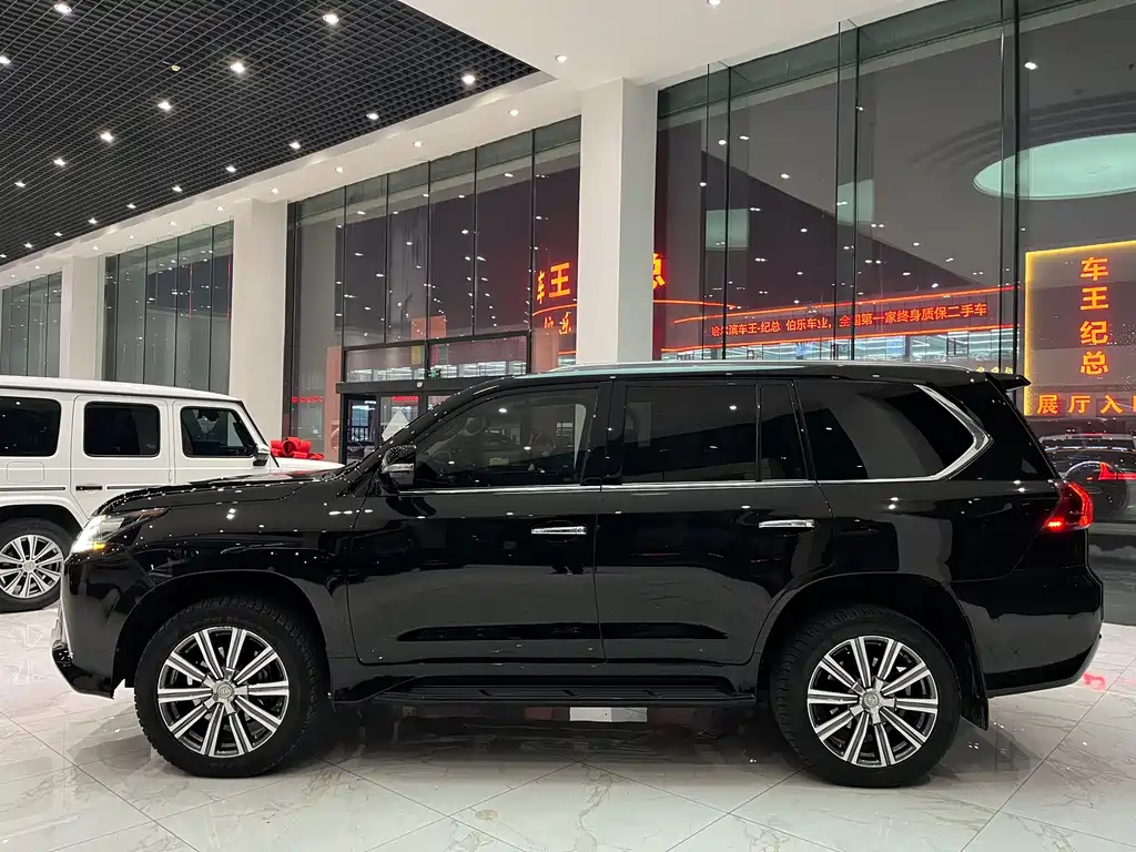 Lexus LX 2017 — фото 14