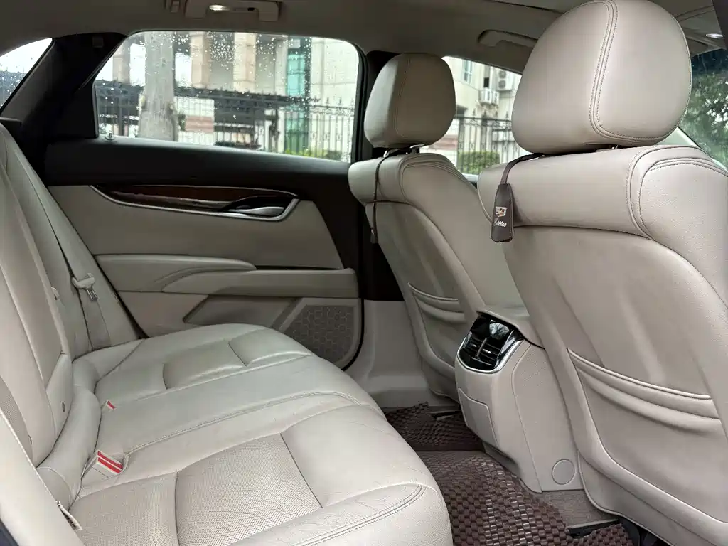 Cadillac XTS 2016 — фото 10
