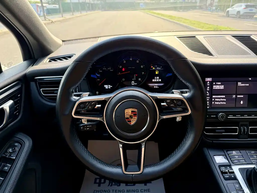 Porsche Macan 2019 — фото 25