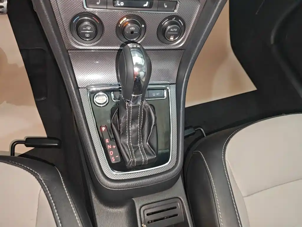 Volkswagen Cross Lavida 2015 — фото 14