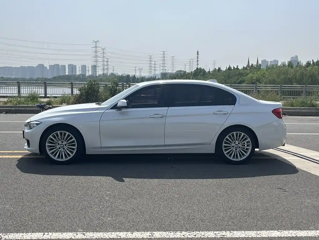 BMW 3 Series 2018 — фото 17