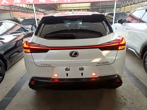 Lexus UX 2021