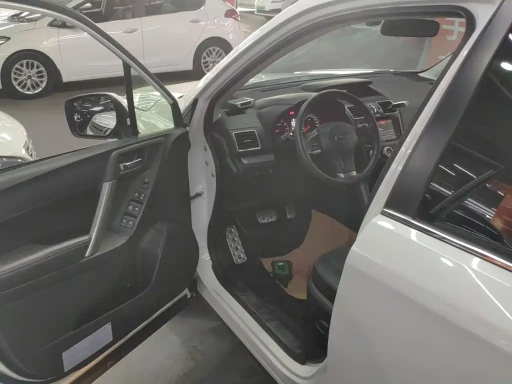 Subaru Forester 2015 — фото 16