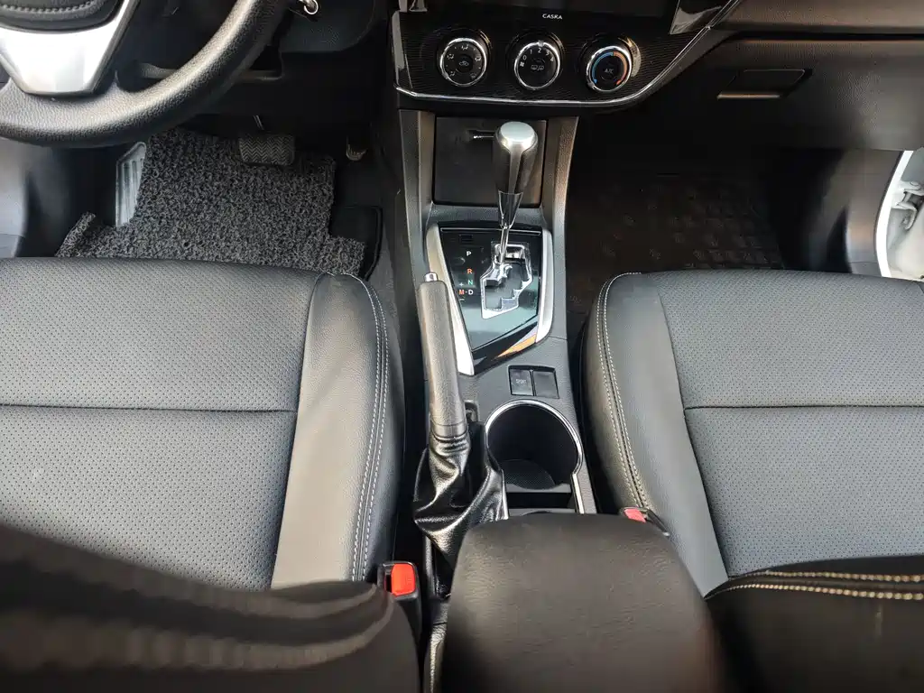 Toyota Corolla 2015 — фото 14