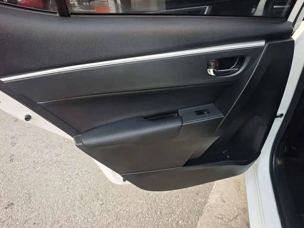 Toyota Corolla 2015 — фото 19