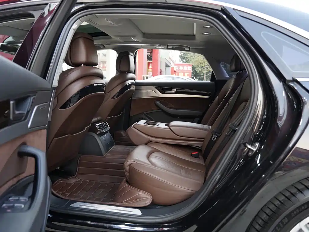 Audi A8 2015 — фото 6