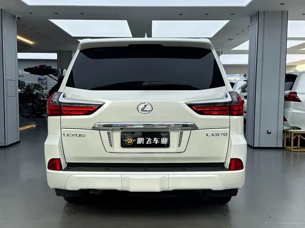 Lexus LX 2017 — фото 3