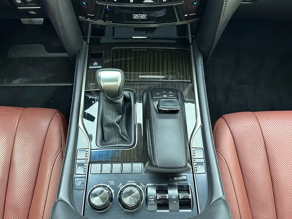 Lexus LX 2017 — фото 17