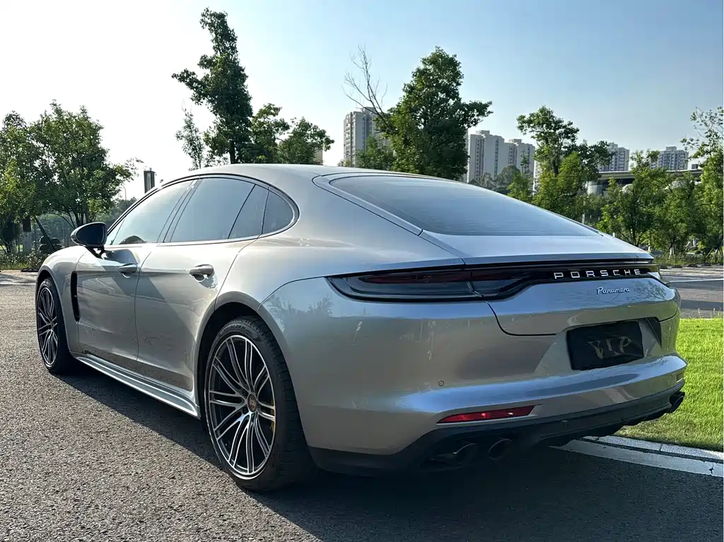 Porsche Panamera 2021