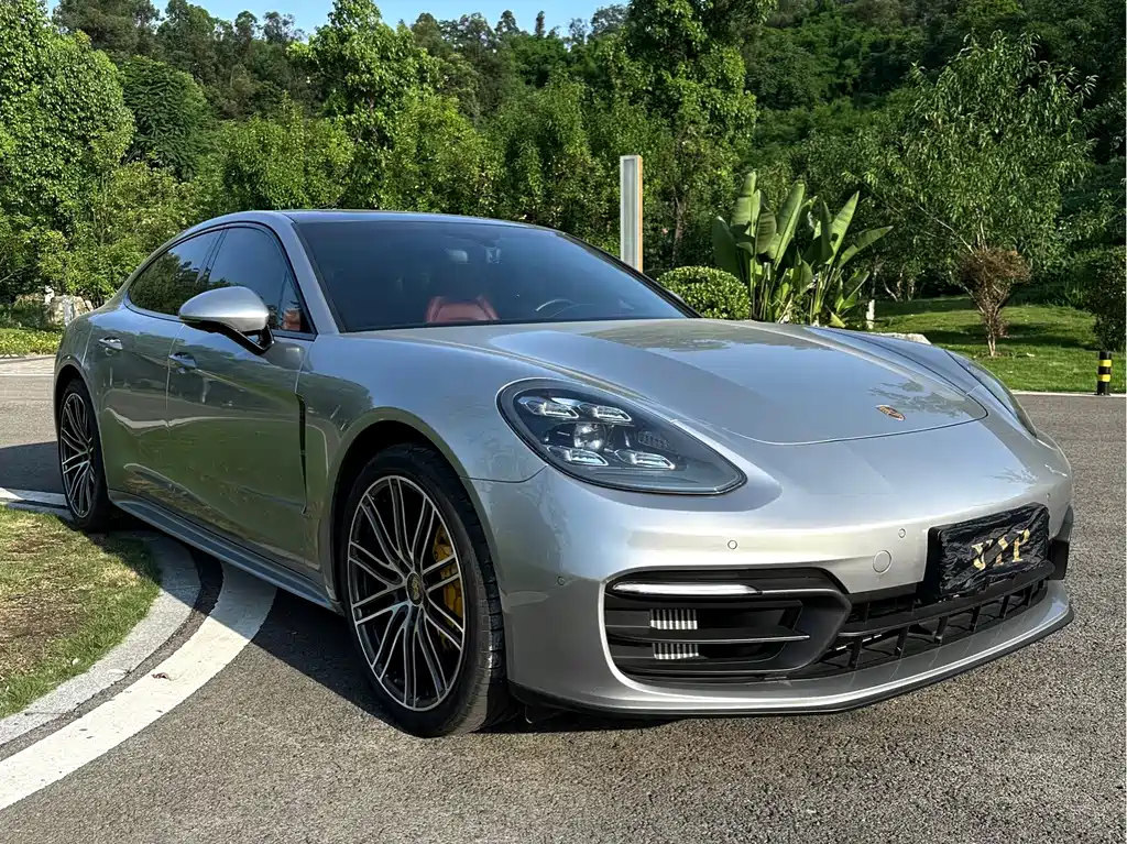 Porsche Panamera 2021
