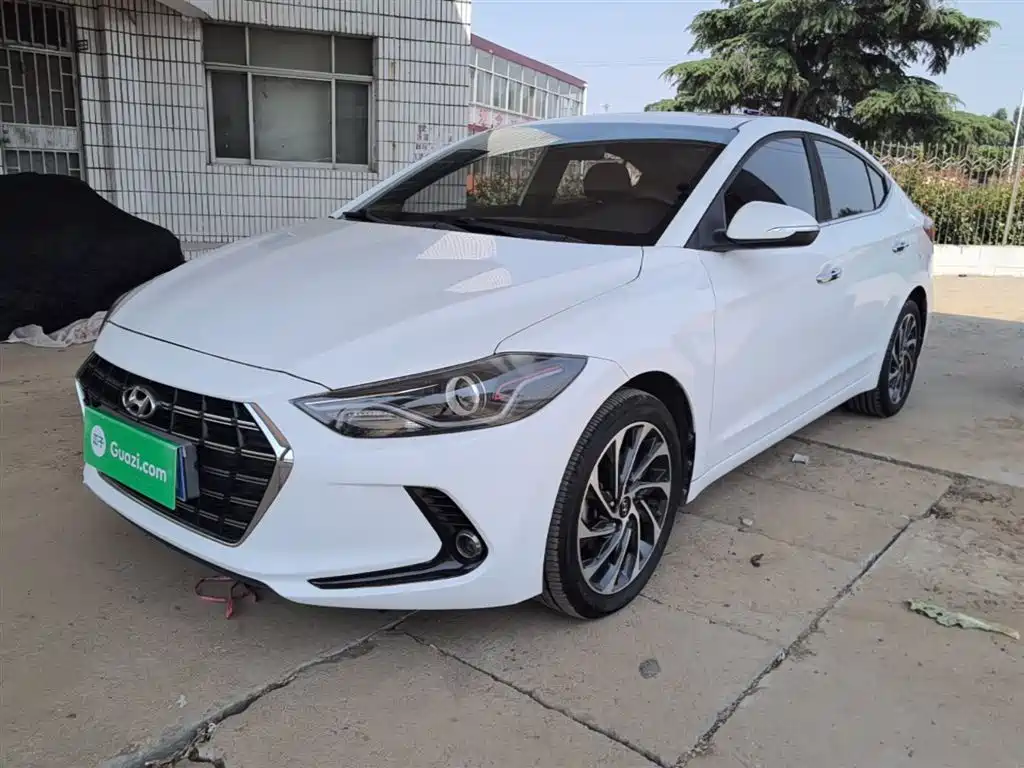 Hyundai Elantra 2019 — фото 2