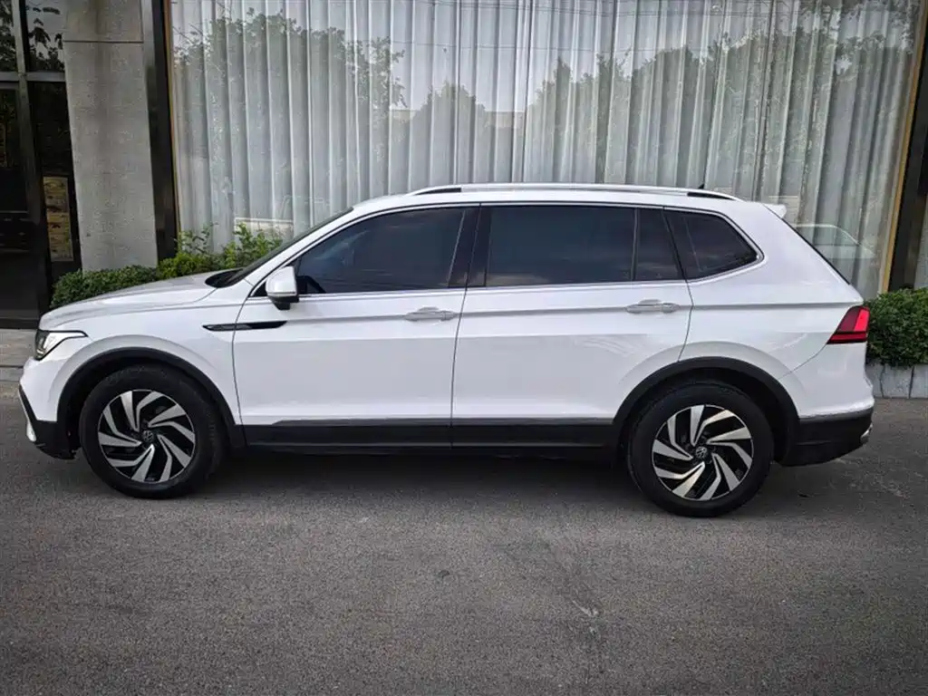 Volkswagen Tiguan L 2022 — фото 4