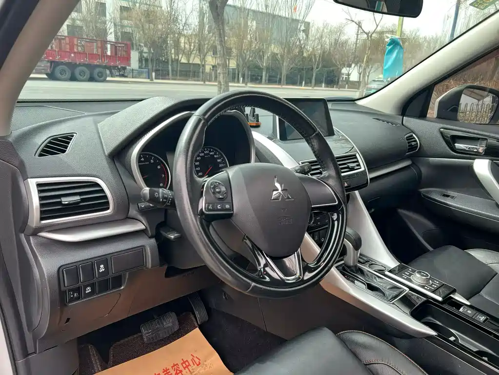Mitsubishi Eclipse Cross 2019 — фото 8
