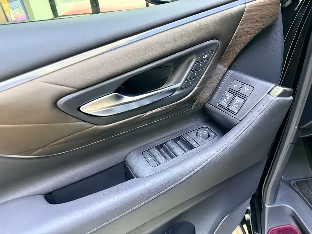 Toyota Alphard 2023