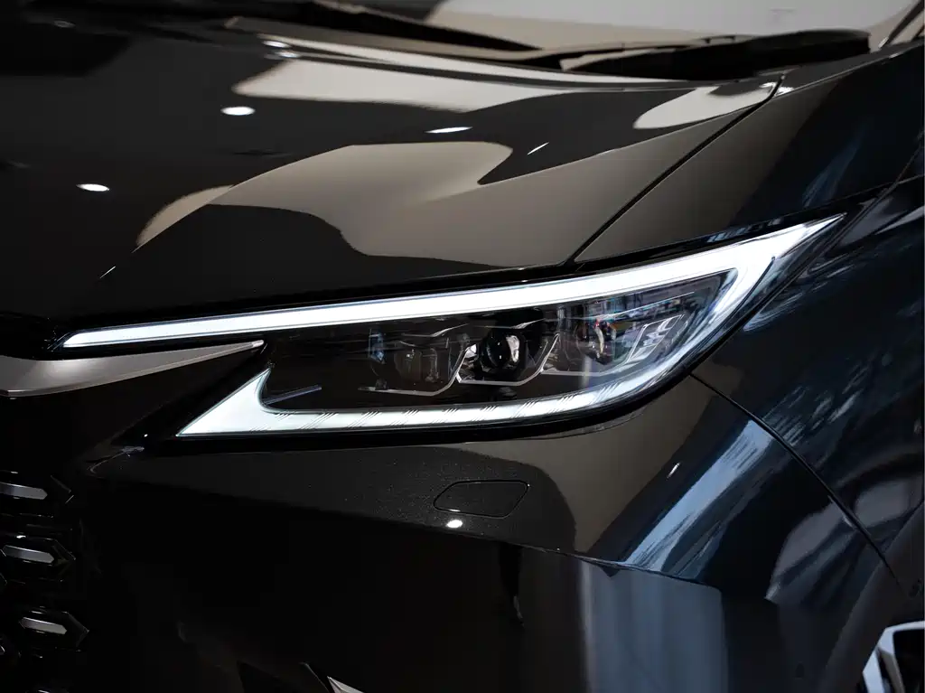 Lexus LM 2026