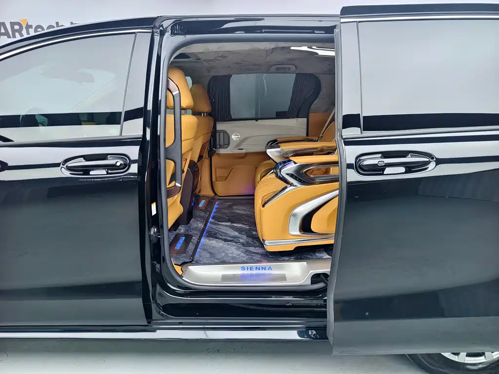 Toyota Sienna 2023 — фото 16