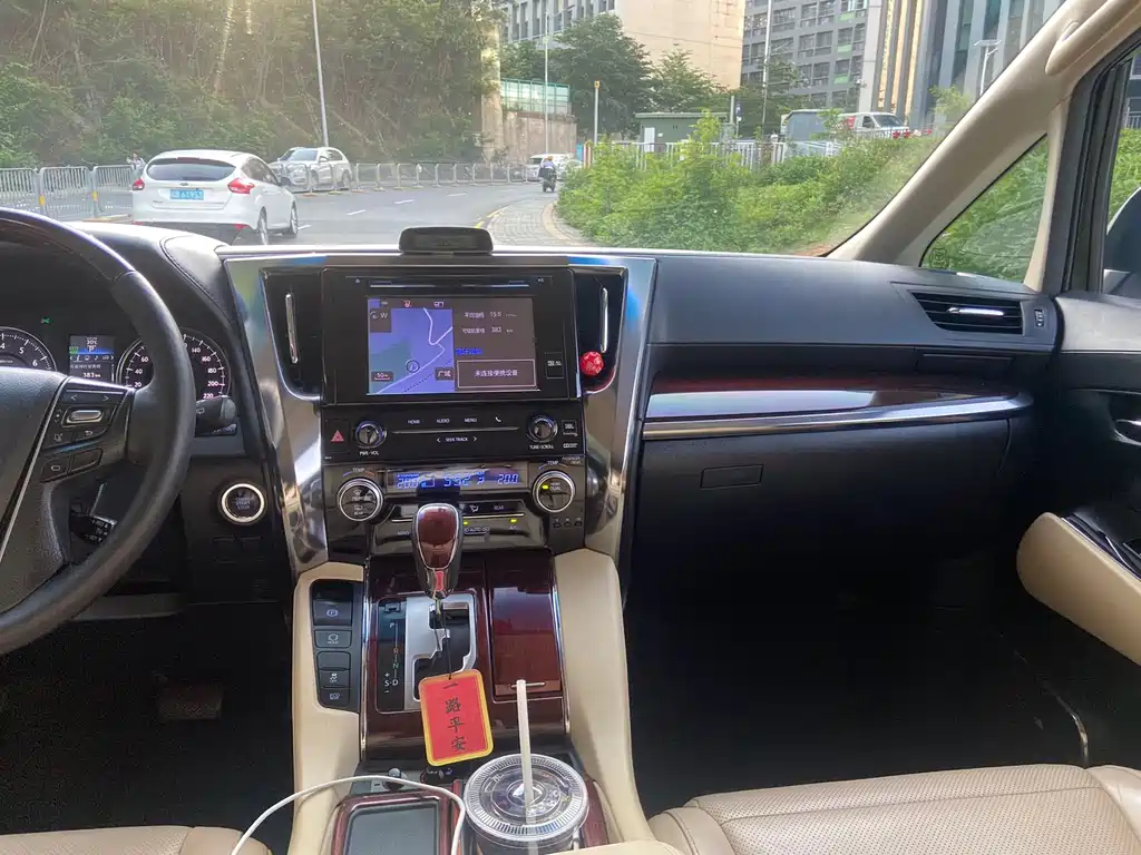 Toyota Alphard 2016 — фото 11