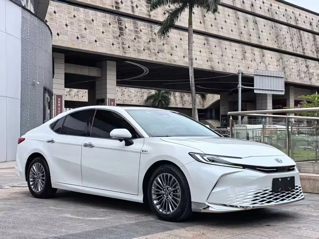 Toyota Camry 2025 — фото 3
