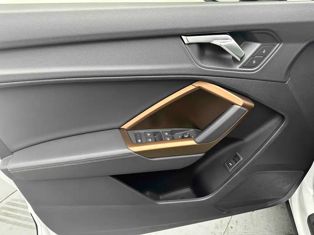 Audi Q3 2021 — фото 10