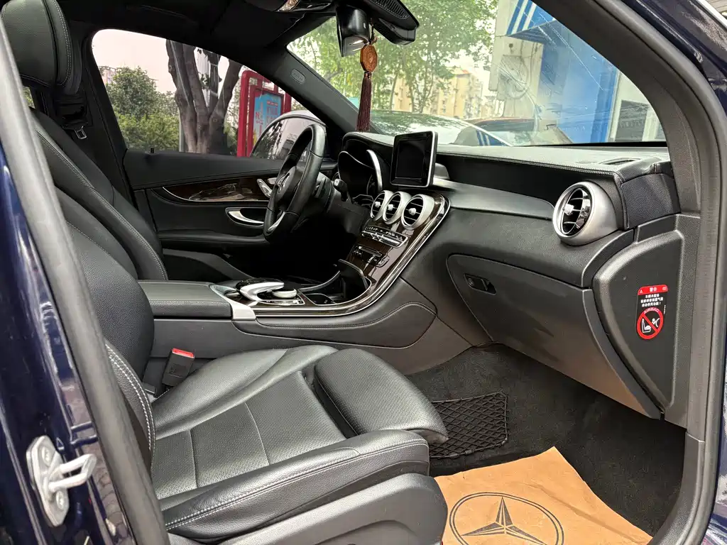Mercedes-Benz GLC 2018 — фото 18