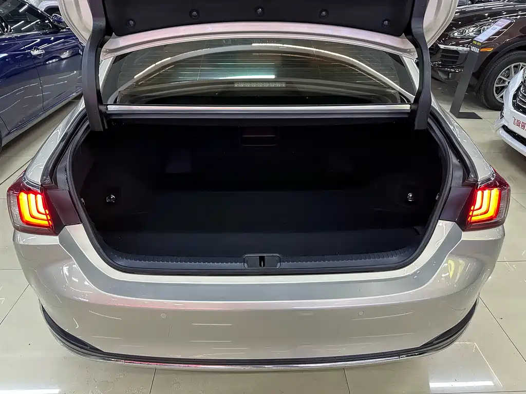 Lexus ES 2020 — фото 17