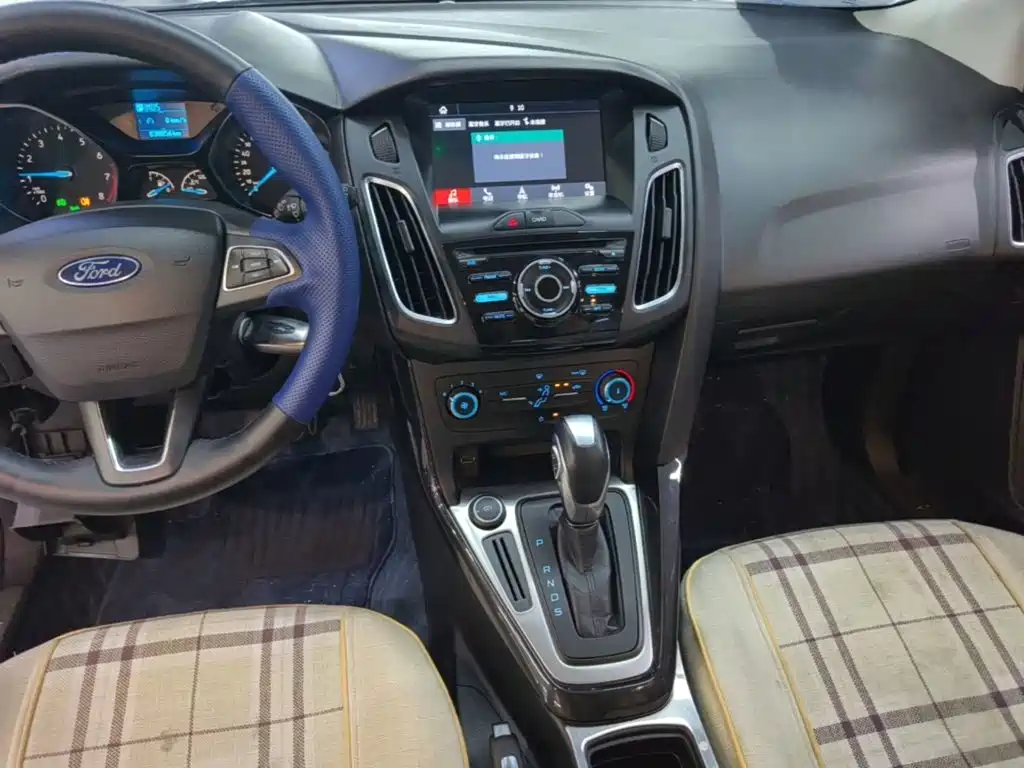 Ford Focus 2019 — фото 13