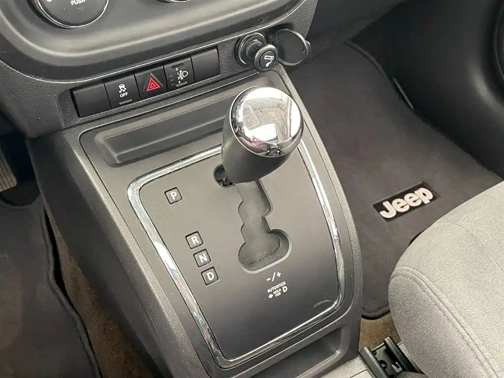 Jeep Compass 2014 — фото 10