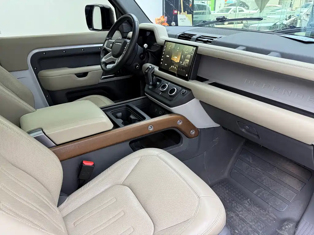 Land Rover Defender 2023 — фото 15