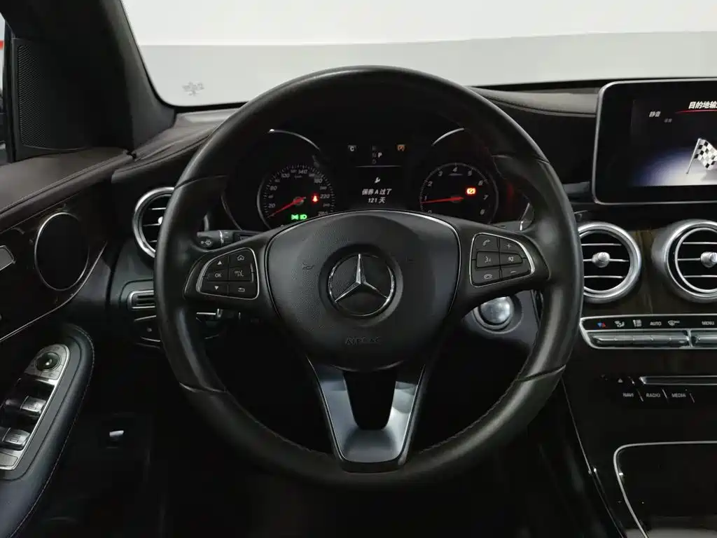 Mercedes-Benz GLC 2017 — фото 11