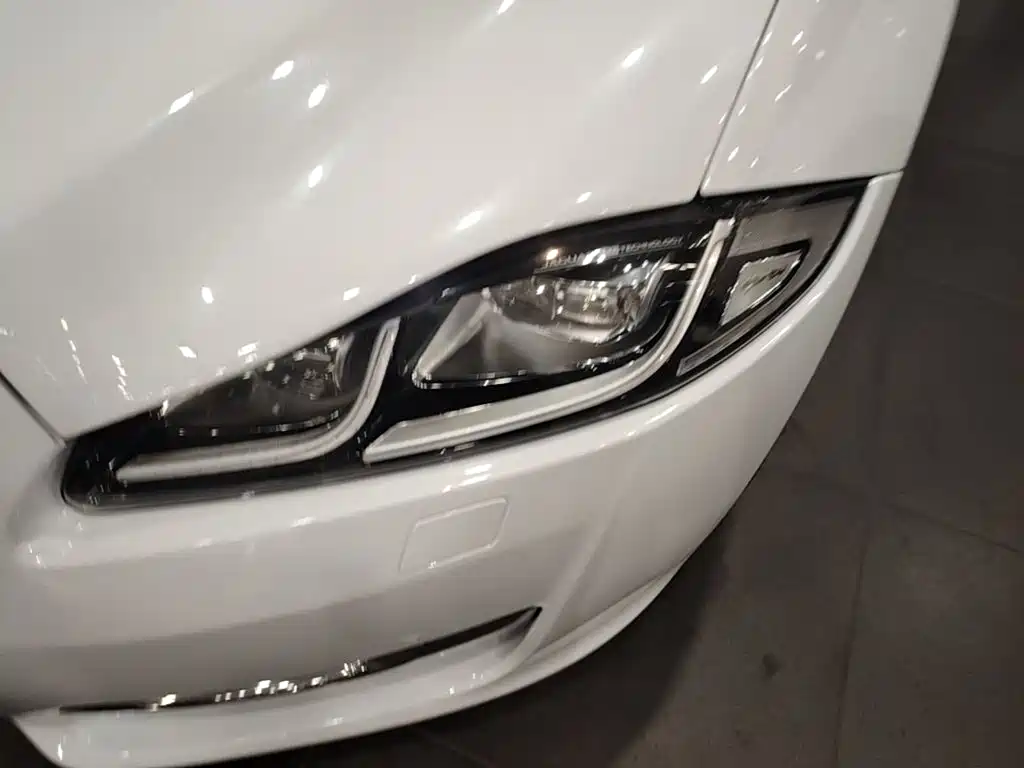 Jaguar XJ 2016 — фото 18