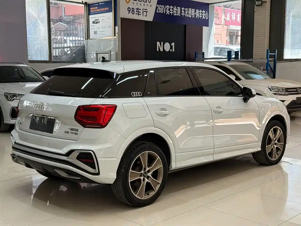 Audi Q2L 2023 — фото 4