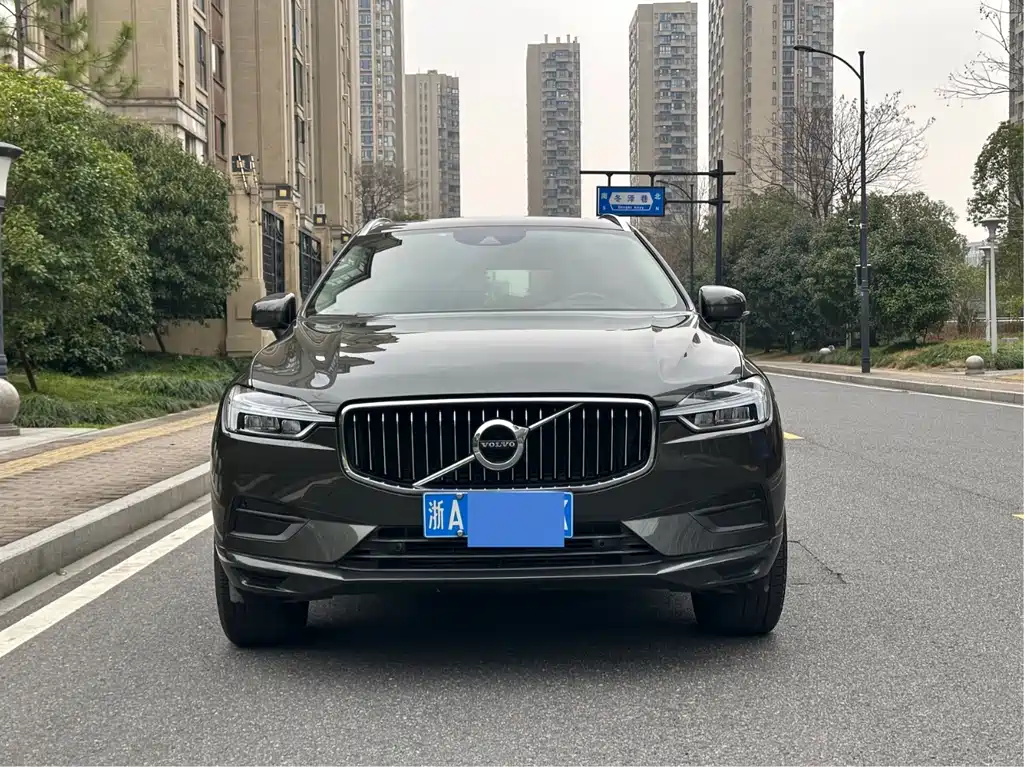 Volvo XC60 2019 — фото 2