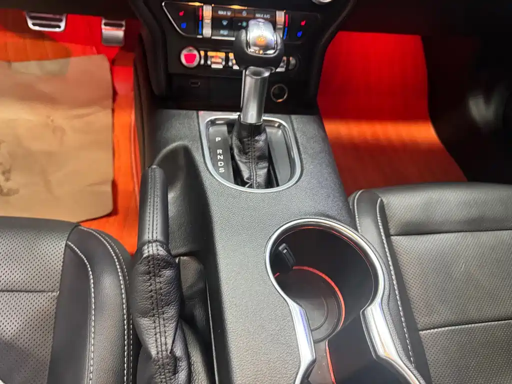 Ford Mustang 2020 — фото 14