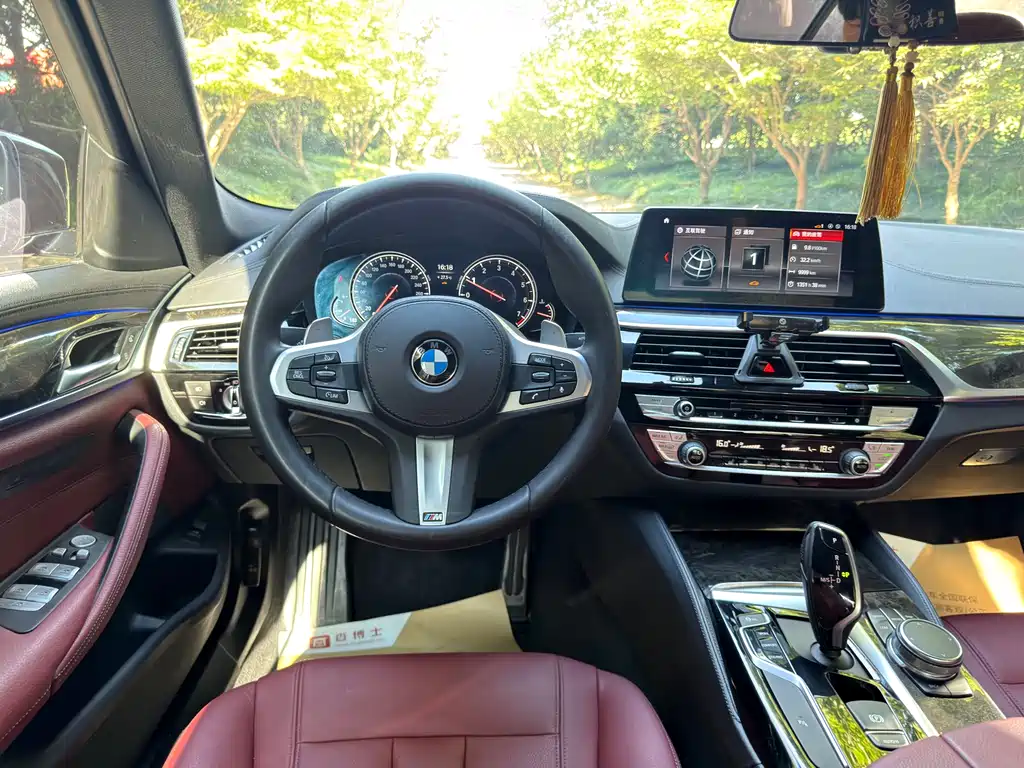 BMW 5 Series 2018 — фото 8